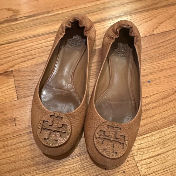 Tory Burch tan flats - Picture 1 of 4